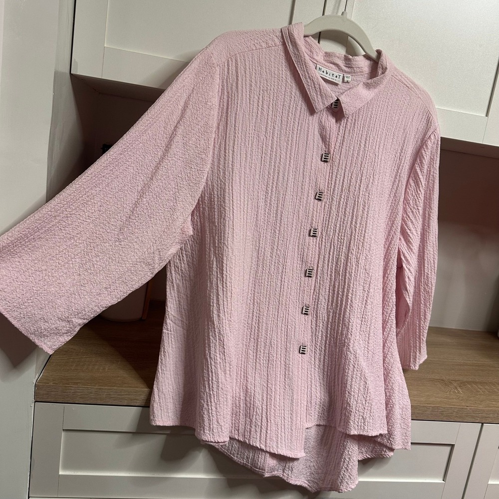 Habitat Button Down Top Women XL Pink Crinkle High-Low Back Art To Wear Buttons
